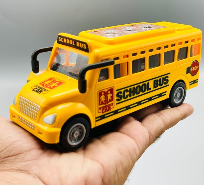 Battery-Operated School Bus With Dazzling Lights