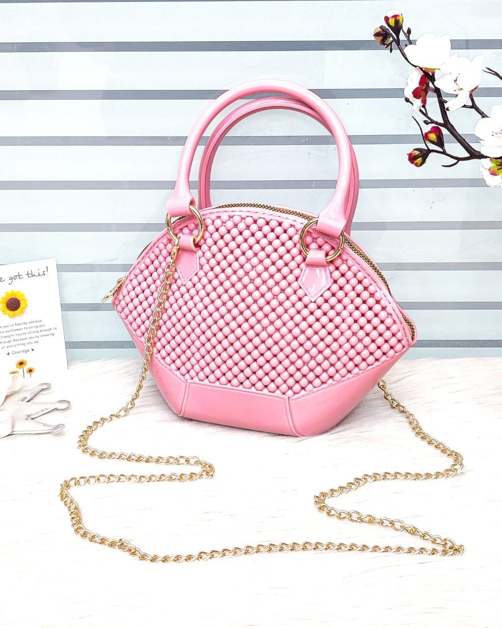 Trendy Textured Handbag with Chain Strap – Elegant & Stylish