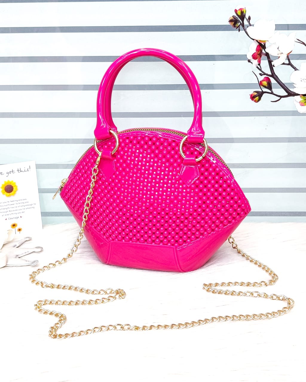 Trendy Textured Handbag with Chain Strap – Elegant & Stylish